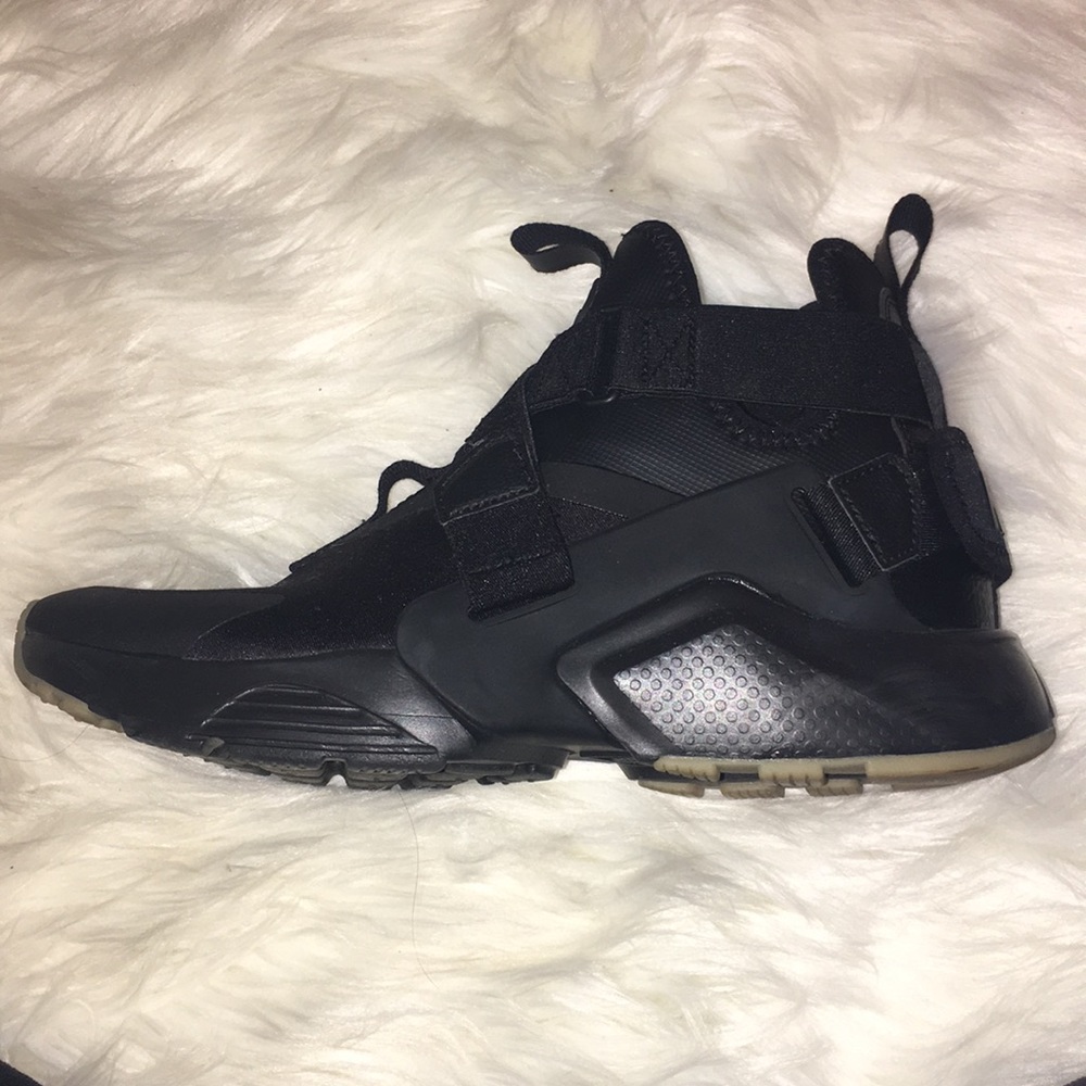 Nike Air Huarache City size 7.5